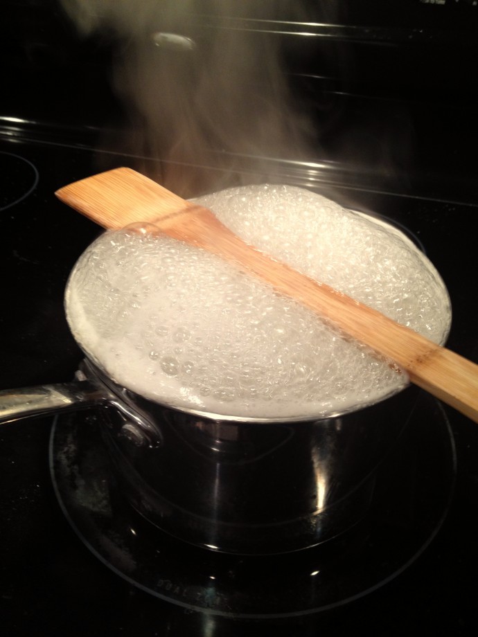 Trick to Keep a Boiling Pot from Overflowing