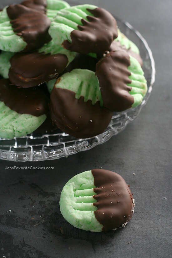 dipped-cream-cheese-mints-1