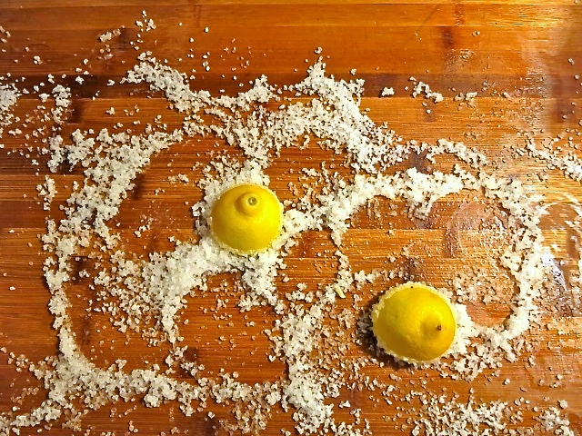 Salt and Lemon Scrub For Wooden & Bamboo Cutting Boards