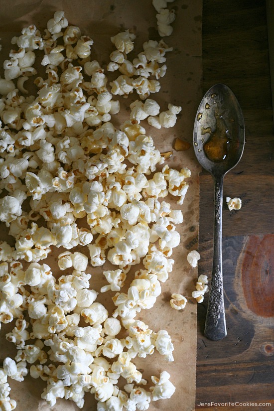 Honey Butter Popcorn from MyCookingSpot.com and JensFavoriteCookies.com - an easy after school snack!