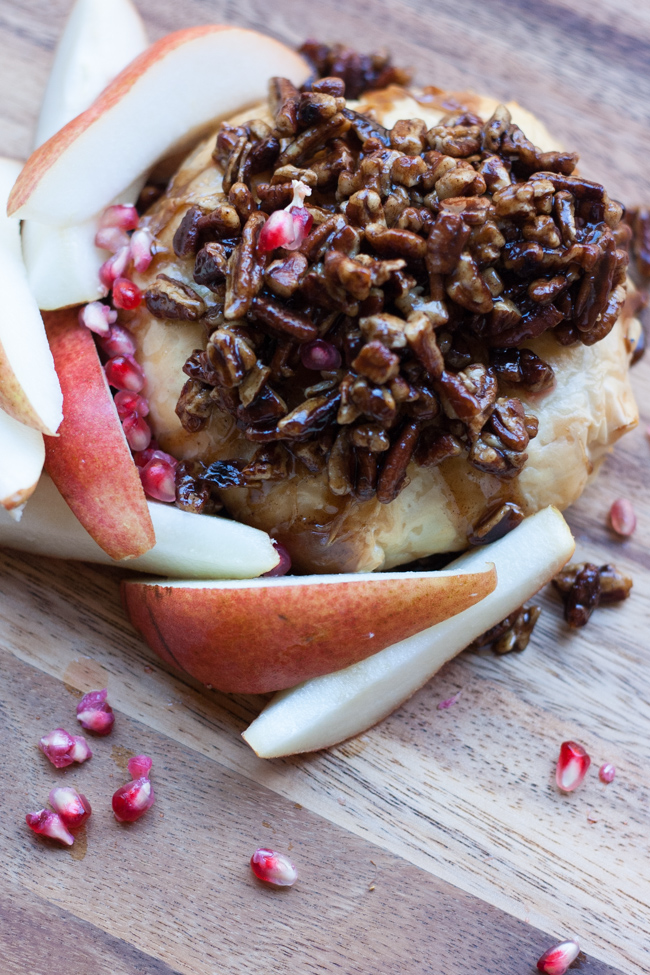 Maple Pecan Baked Brie. An easy, delicious and super impressive Thanksgiving appetizer