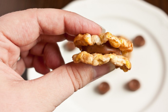 5 Minute Rolo Stuffed Rice Cakes - salty sweet and oh so addicting! You need to make these now! 