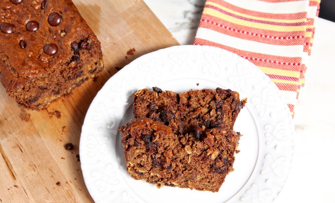 'Tis the season for Pumpkin Bread! What's better than the traditional recipe? A gluten free Pumpkin Oatmeal Chocolate Chip Bread, chock full of pumpkin, oats and dark chocolate, and baked to perfection.