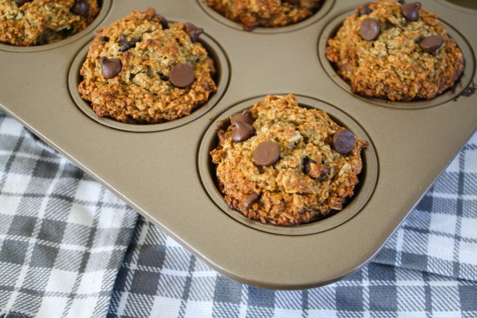 A healthy and hearty breakfast idea! Banana Oatmeal Chocolate Chip Muffins are a delicious way to start your day. Perfect for a grab-and-go breakfast!